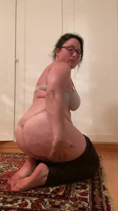 Get between my legs and make me cum