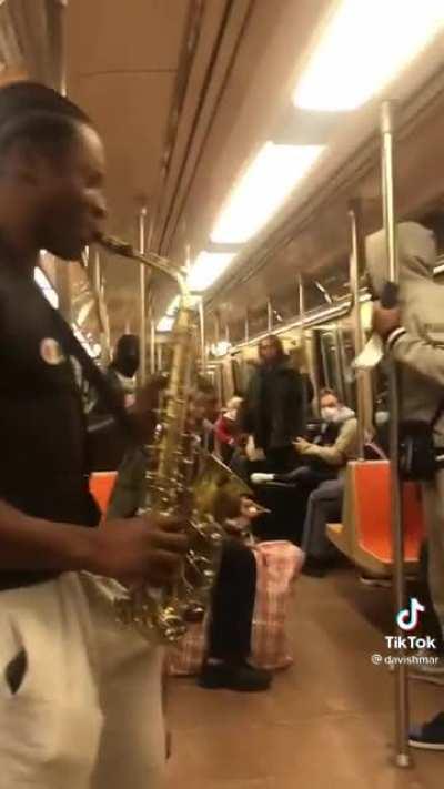 The most NYC thing I've ever seen. Feels like a 90's movie intro about Harlem