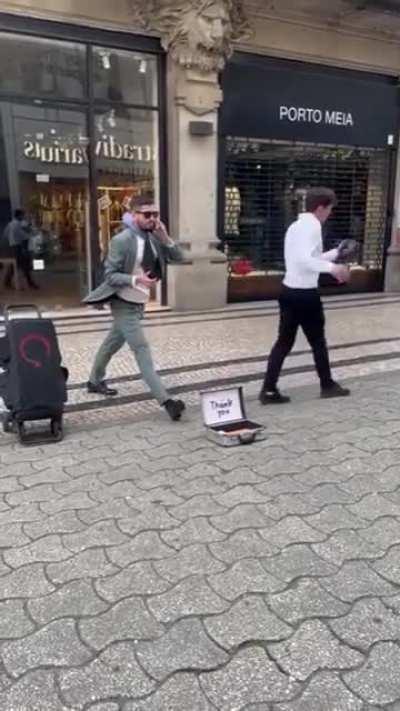 Didn't even tip after. Leave people tf alone.