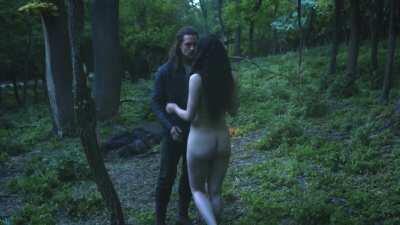 Charlotte Murphy ass jiggles in The last kingdom