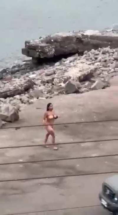 A peculiar police procedure in Iquique, Chile (no violence in this video)