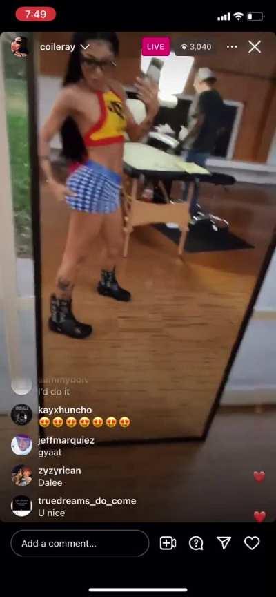 Coi grabbing the 🎂