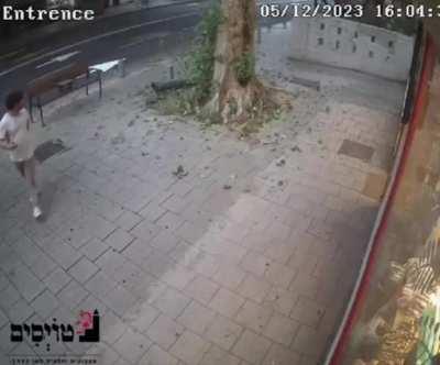 Israel / Tel Aviv: rocket fell seconds before hitting two young people