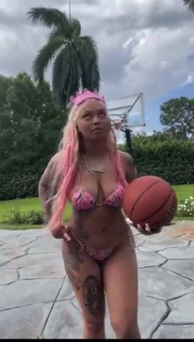 If only she knew how much I love her lil thot ass😪😪😍