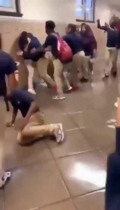 He fr just out here break dancin and shit 😭😭