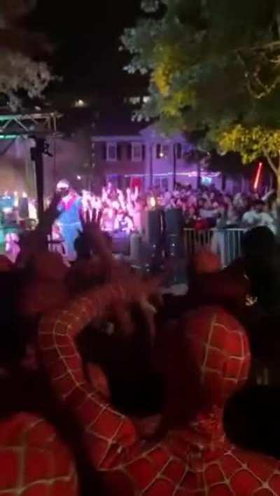 Please tell me some of you, are in this crowd?