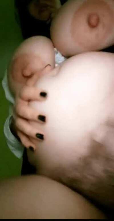 Mal rubbing her fat hairy pussy 🤤