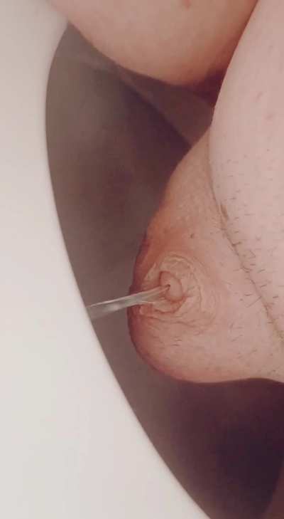 Early morning pee 👅