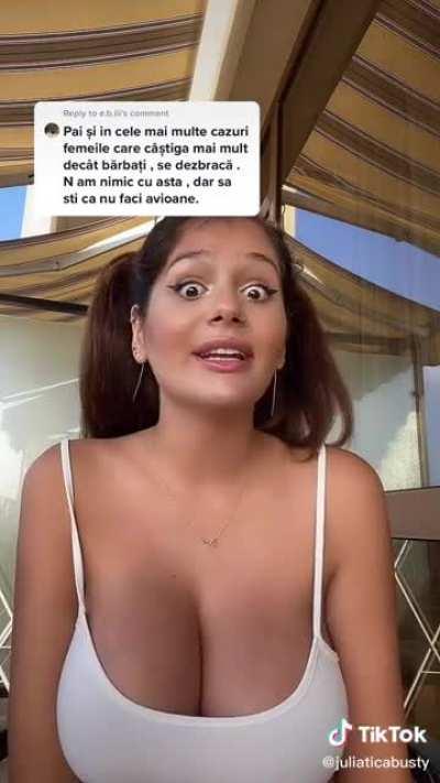 Who cares what she saying 👀