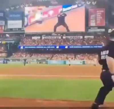 EViL DeMOn possesES uNsUSPeCtIng vicTim