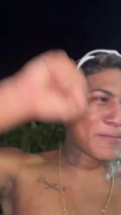 Ela deve ta dando pra todos nesse lugar putinha