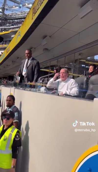 Mark Davis tells fans to “smarten up” after being told by fans to fire Josh Mcdaniels