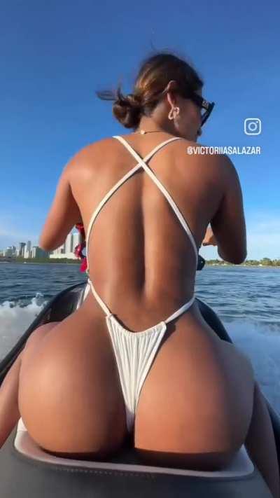 Victoria (@victoriiasalazar) 