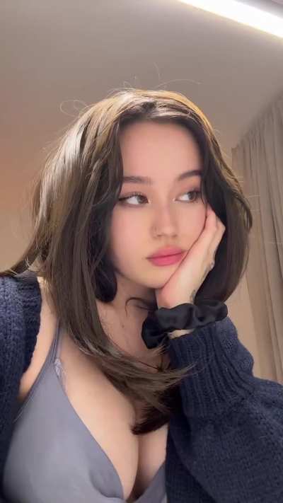 I’m folding instantly if she looked at me like this…