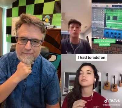 Doofenshmirtz voice actor Dan Povenmire singing the Perry the Platypus theme with fans