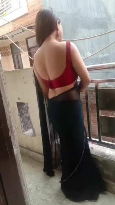Backless blouse: Hottest thing anyone can do with saree.