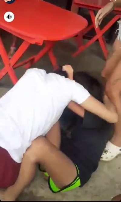 2 Filipinas going at it.