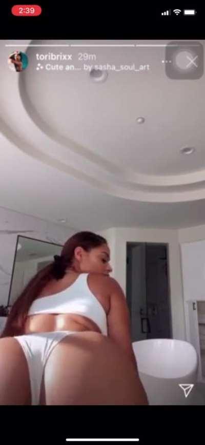 Tori Brixx (@toribrixx)