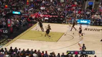 [Highlight] Colin Sexton beats all five Raptors players down the floor off a made basket for the quick layup