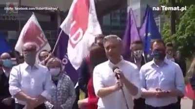 Ziomki jak zrobic taki meme film takiego typu pilnie potrzebne prosze najlepsza apka taka fajna prosze ok za darmo bo polska bidna jestem prosze