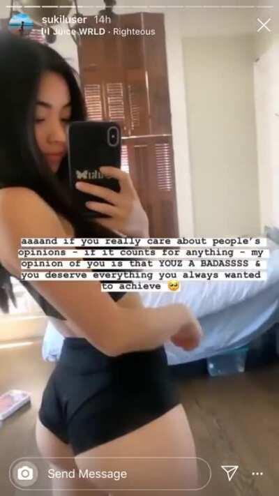 Haven’t seen these on here, her ass looks so good😭