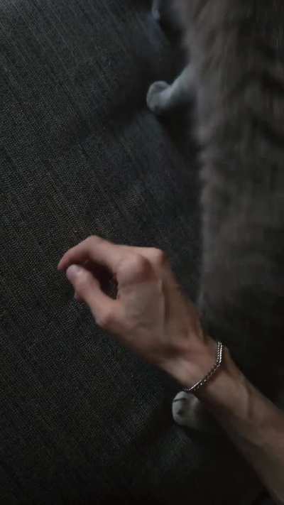 How most girls react to my touch 😔