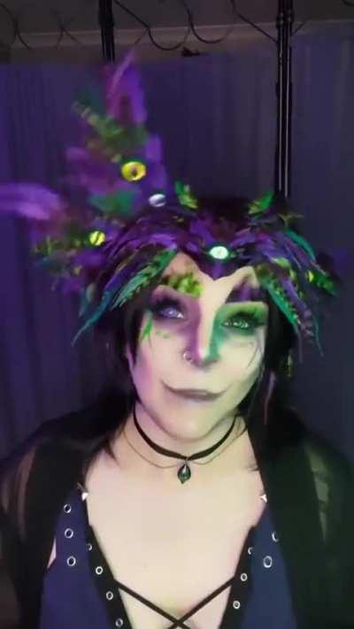 Good cosplay, hate the sound.