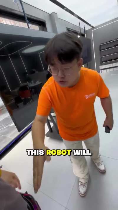 American traveler is left stunned after trying Robotic legs in China