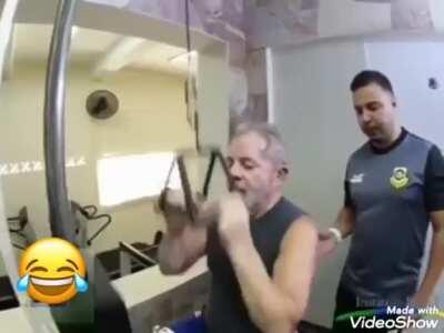 O homi tá vindo pra cima do bozo