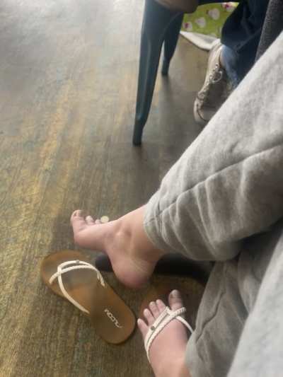 flip flop tease while eating