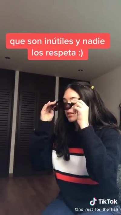 mujer graciosa? no lo se creo que tenemos el primer caso de lavaplatos gracioso