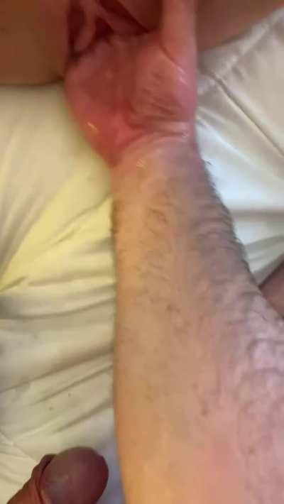 Happy fisting Friday with this sexy hotwife!