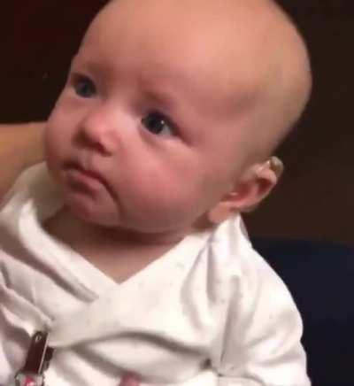 Deaf baby hears his mommy's voice for the first time 