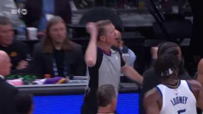 [Highlight] Klay and Booker have to be separated and then Klay gets ejected by the ref who talks trash to Booker on his way out