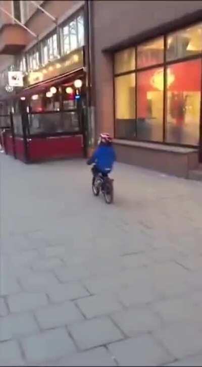 Let's casually film this truck