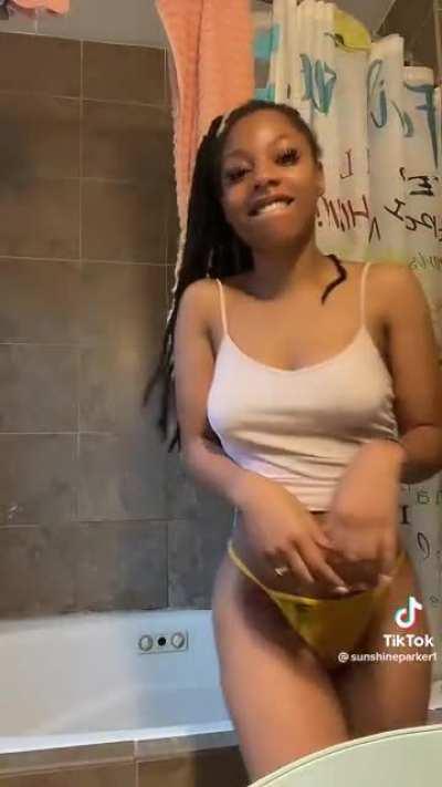 Unexpected ass 😨😨