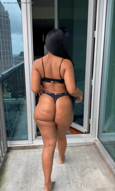 her ass ridiculously fat