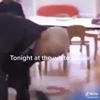 Mientras tanto en la Casa Blanca...