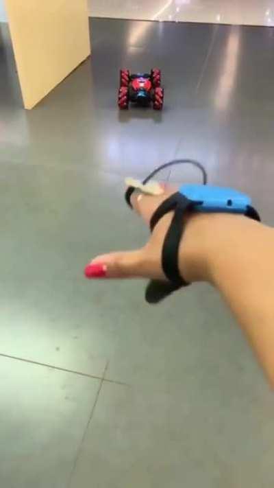 This gesture control stunt car