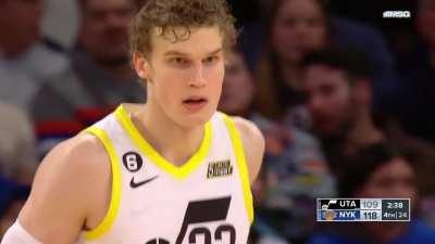 [Highlight] All-Star starter Lauri Markkanen adding to his bag of tricks with a step back three to beat the buzzer!