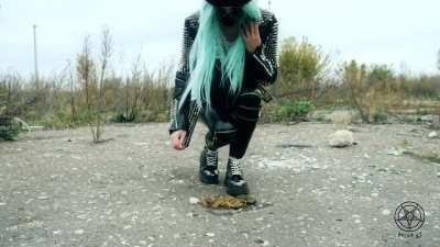 Helga Li | Dr Martens | Crawdad_2