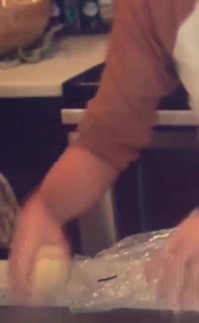 Those hand motions… 👋🏼