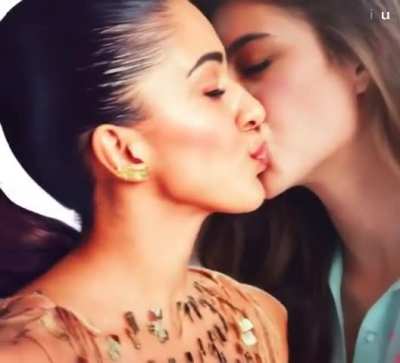 Kiara X kriti kiss (new one)