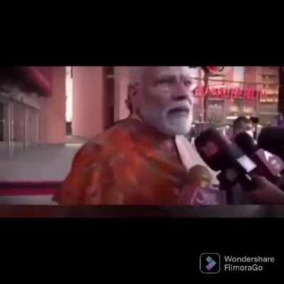 Andar apni hasi dabate mudi ji