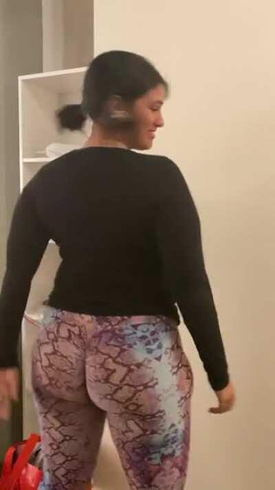 Amazing Ass, Beautiful Woman