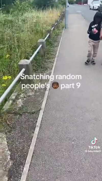 little bro was screaming for help 😭