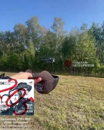 Pocket drone Black Hornet weighing 33 grams, mastered by our fighters.