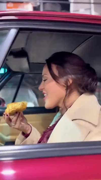 Los de Empanadas Mi Gusto sacaron un video con un Porsche. CINE PURO