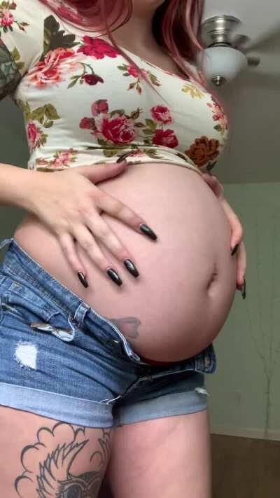 Had a lot of fun squeezing into my tiny pre pregnancy clothes 😛