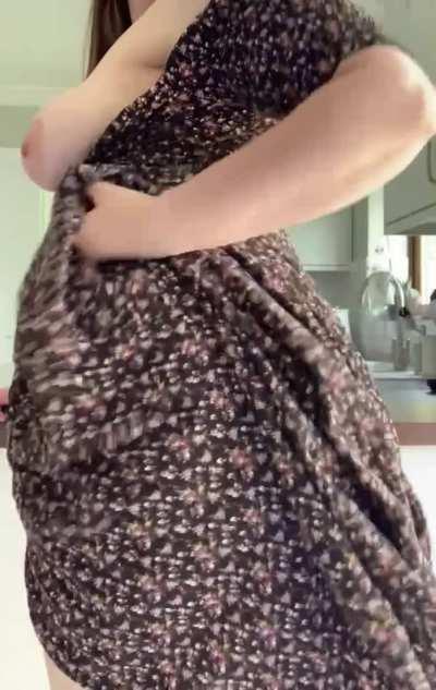 Curvy gal with a phat pussy and curves in all the right places